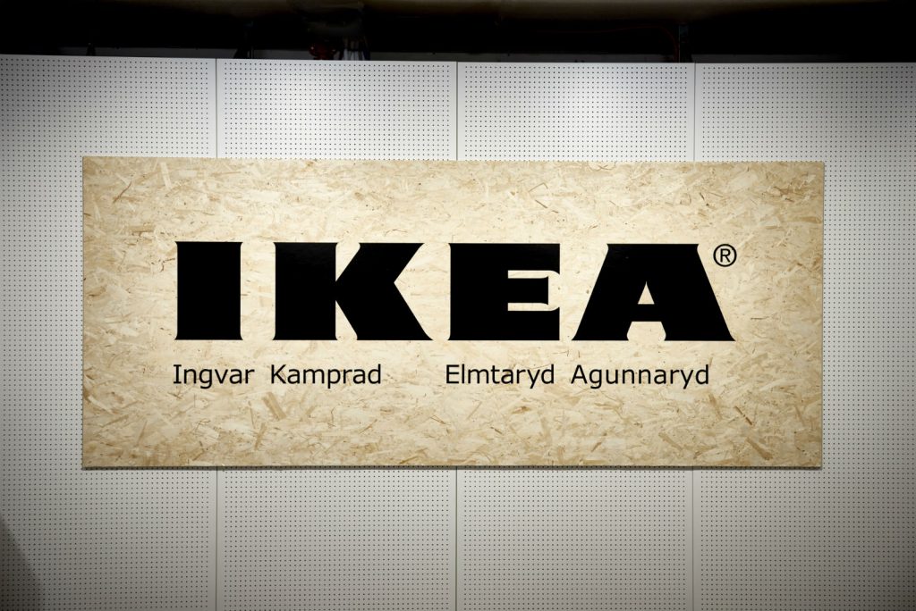 аббревиатура IKEA расшифровывается как Ингвар Кампрад, ферма Эльмтарид, деревня Агуннарид.